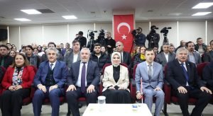 Tören esnasında SN. Bakan Mahinur Özdemir Göktaş ve benim yan yana oturduğumuz bir andan fotoğraf.